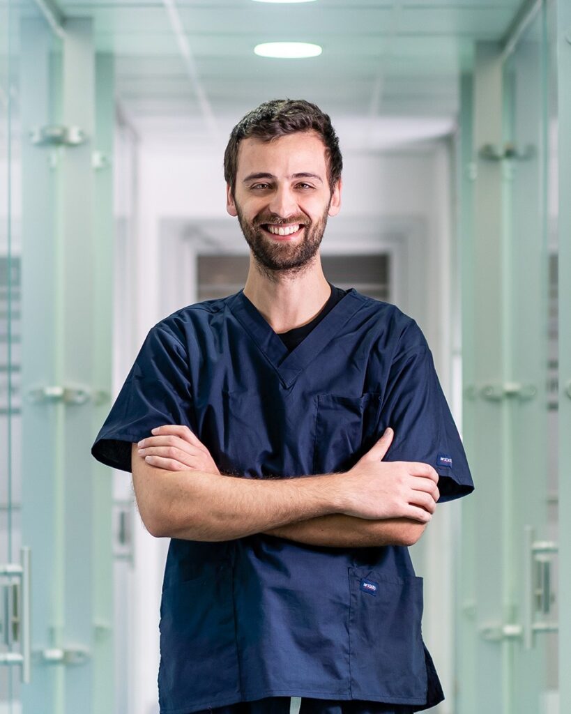 Dott. Alberto Palumbo Il Dott. Alberto Palumbo, medico veterinario dell'Ospedale Veterinario San Francesco di Milano