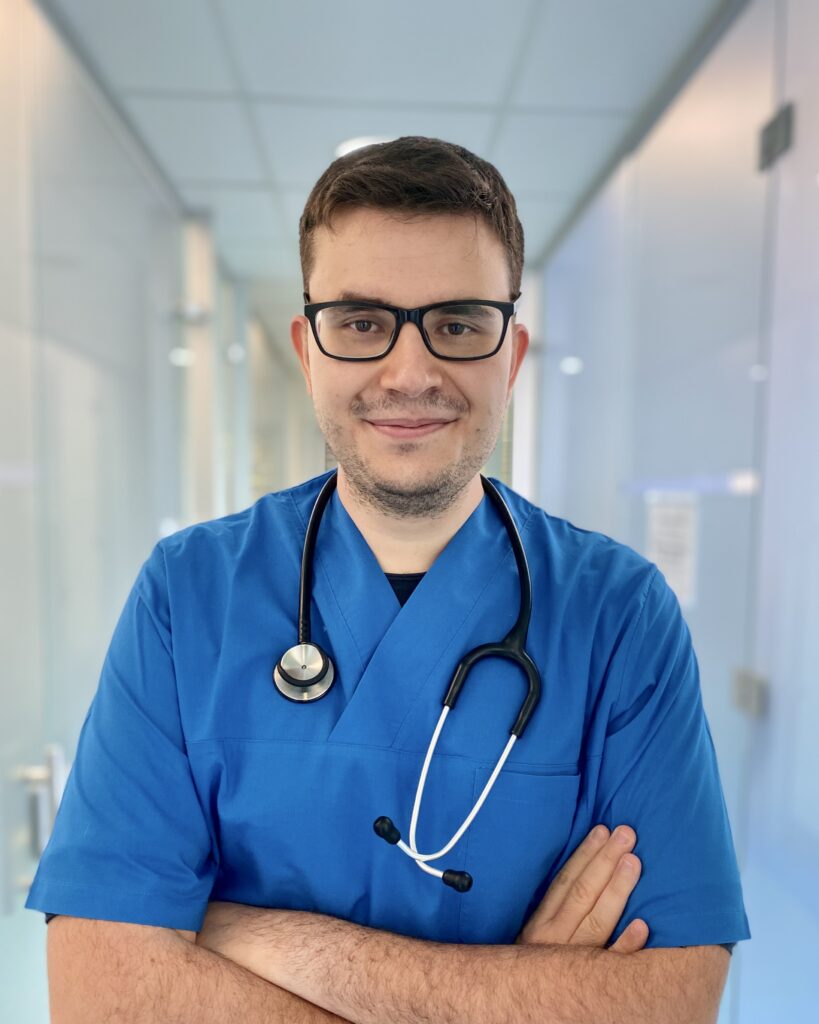 Dott. Filippo Pratesi Il Dott. Filippo Pratesi, medico veterinario dell'Ospedale Veterinario San Francesco di Milano