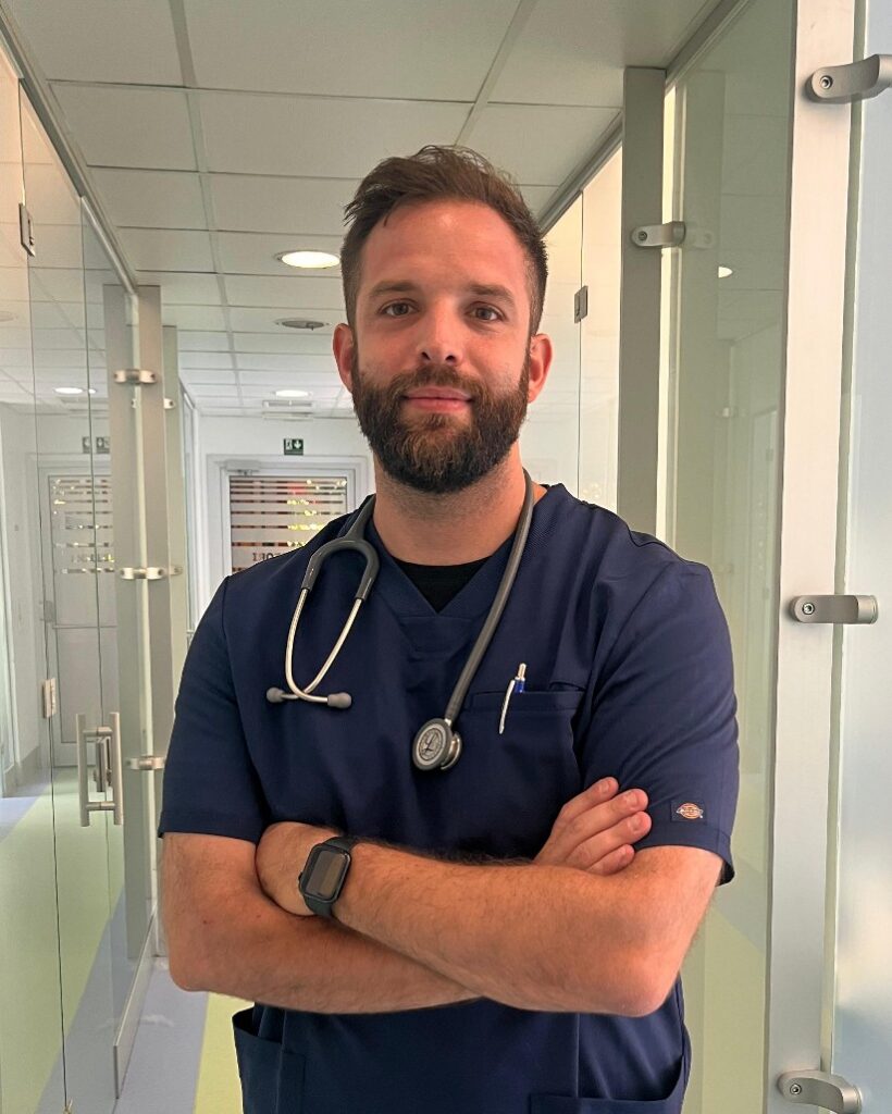 Dott. Gianluca Maresca Il Dott. Gianluca Maresca, medico veterinario dell'Ospedale Veterinario San Francesco di Milano