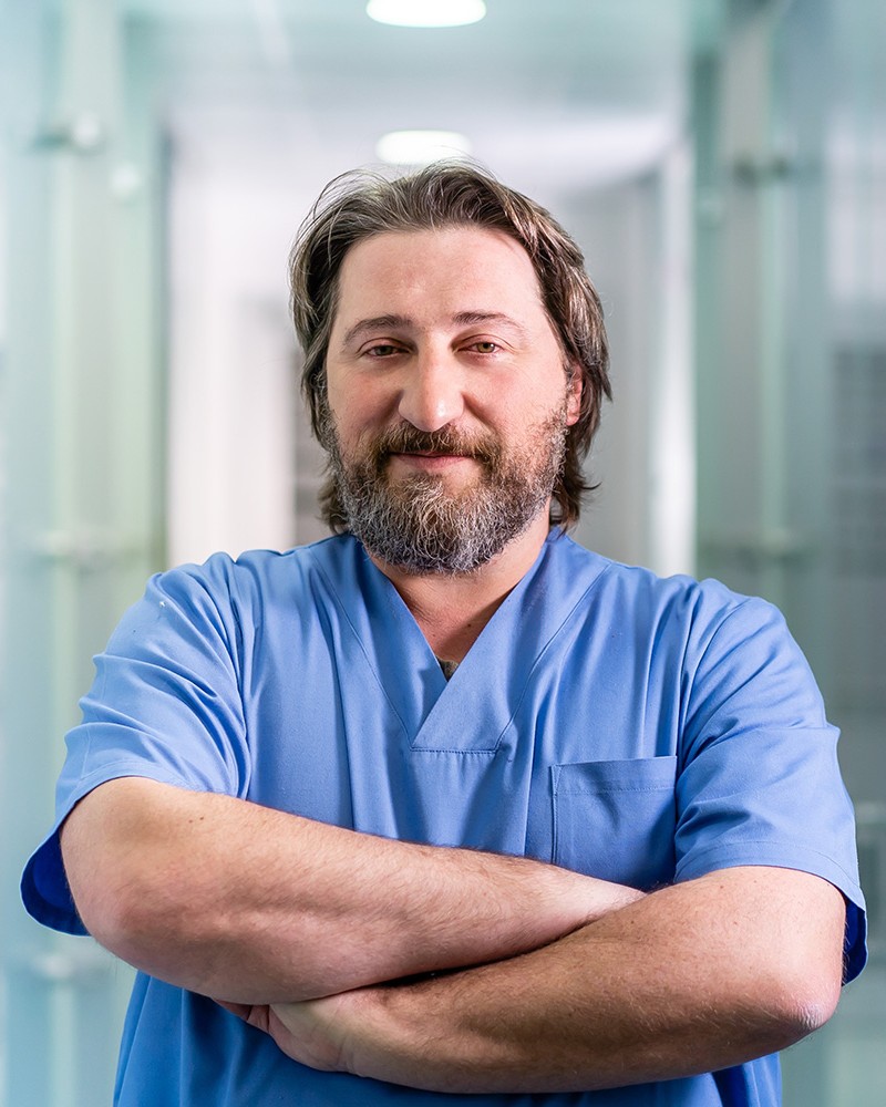 Dott. Massimo Chiucchini Il Dott. Massimo Chiucchini, medico veterinario dell'Ospedale Veterinario San Francesco di Milano
