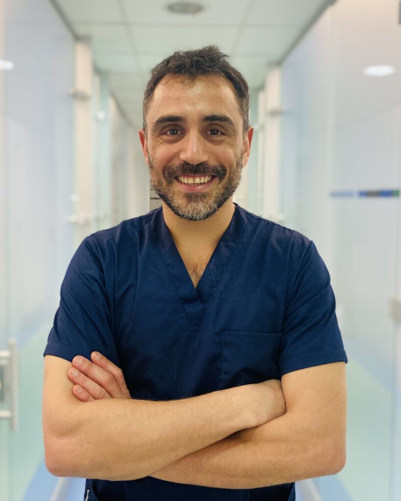 Dott. Paolo Viola Il Dott. Paolo Viola, medico veterinario dell'Ospedale Veterinario San Francesco di Milano