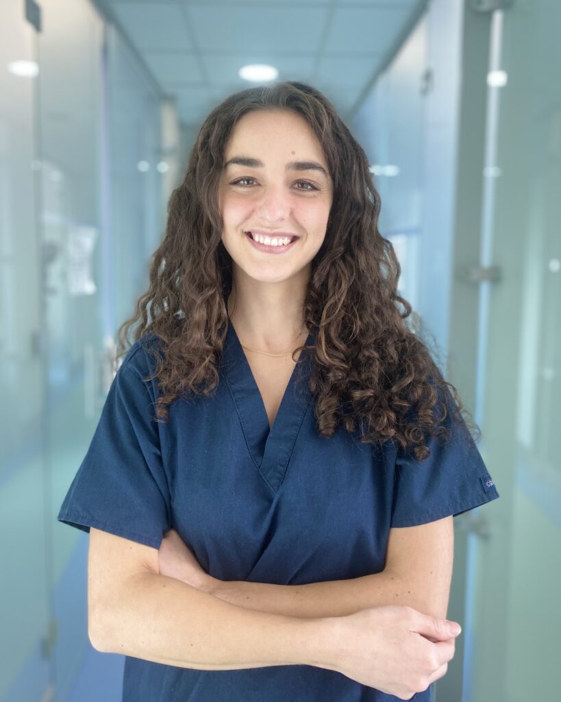 Dott.ssa Donatella Scavone La Dott.ssa Donatella Scavone, medico veterinario dell'Ospedale Veterinario San Francesco di Milano