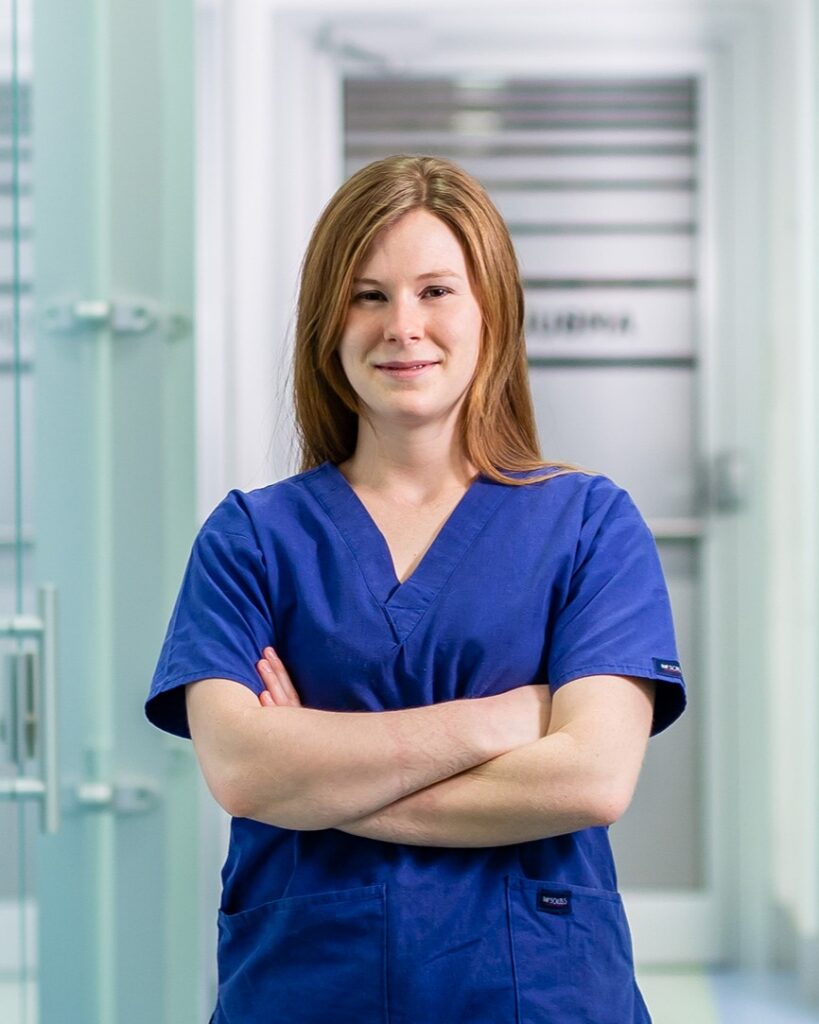 Dott.ssa Elena Crestani La Dott.ssa Elena Crestani, medico veterinario dell'Ospedale Veterinario San Francesco di Milano