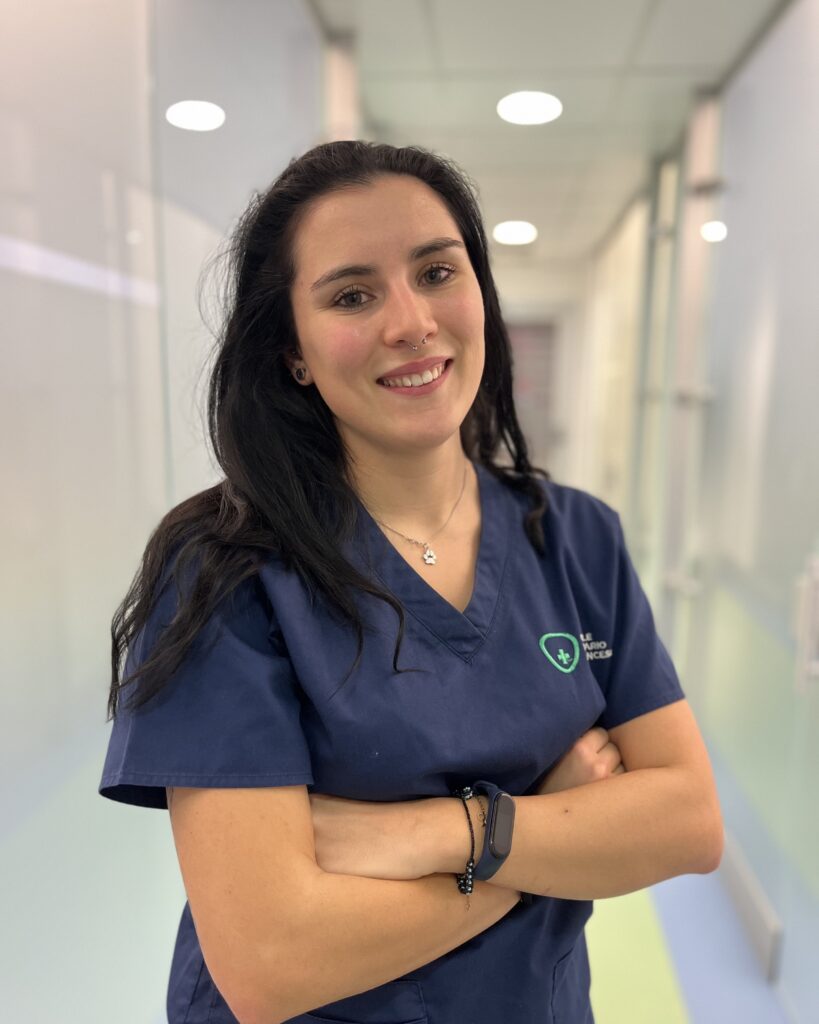 Dott.ssa Eleonora Di Clemente La Dott.ssa Eleonora Di Clemente, medico veterinario dell'Ospedale Veterinario San Francesco di Milano
