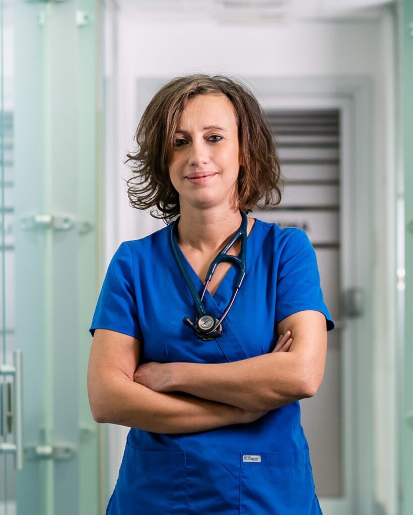 Dott.ssa Valentina Ciampi La Dott.ssa Valentina Ciampi, responsabile pronto soccorso e terapia intensiva dell'Ospedale Veterinario San Francesco di Milano