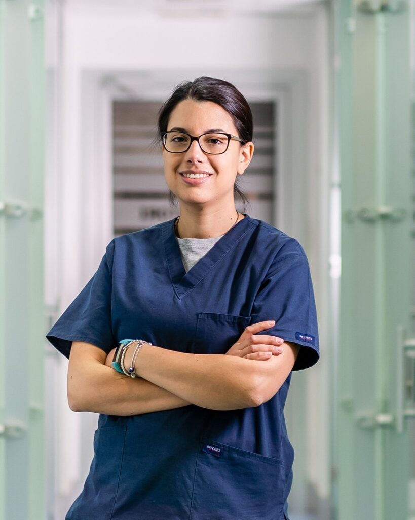 Dott.ssa Valeria Caroli La Dott.ssa Valeria Caroli, medico veterinario dell'Ospedale Veterinario San Francesco di Milano