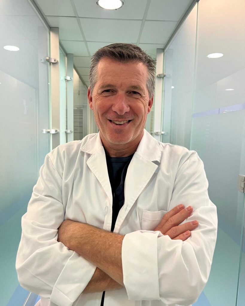 Dottor Marco Maggi Il Dott. Marco Maggi, Direttore Sanitario e medico veterinario dell'Ospedale Veterinario San Francesco di Milano