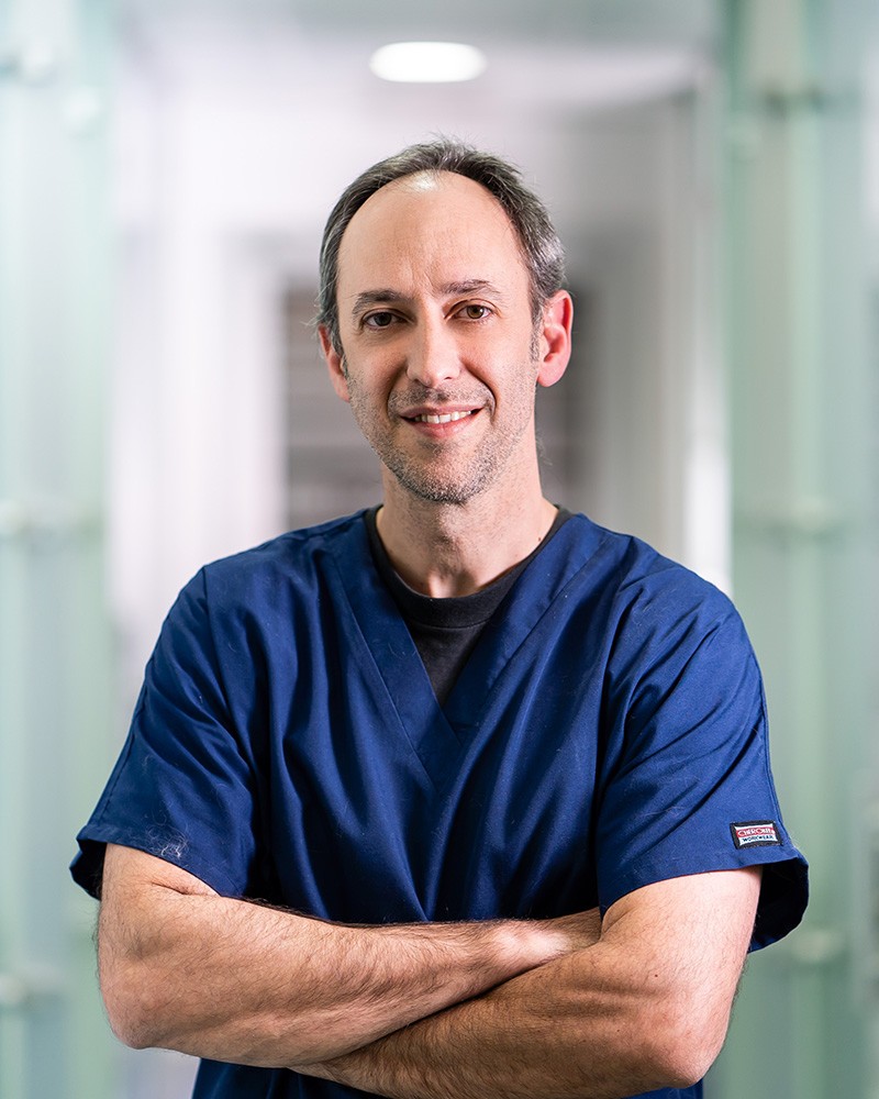 Dottor Roberto Toschi Corneliani Il Dott. Roberto Toschi Corneliani, responsabile cardiologia e medico veterinario dell'Ospedale Veterinario San Francesco di Milano