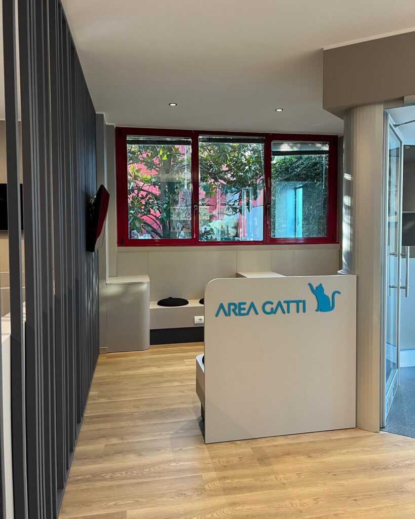 area_gatti_ospedale_veterinario_san_francesco_milano L'area delle sala d'attesa dedicata ai gatti dell'Ospedale Veterinario San Francesco di Milano
